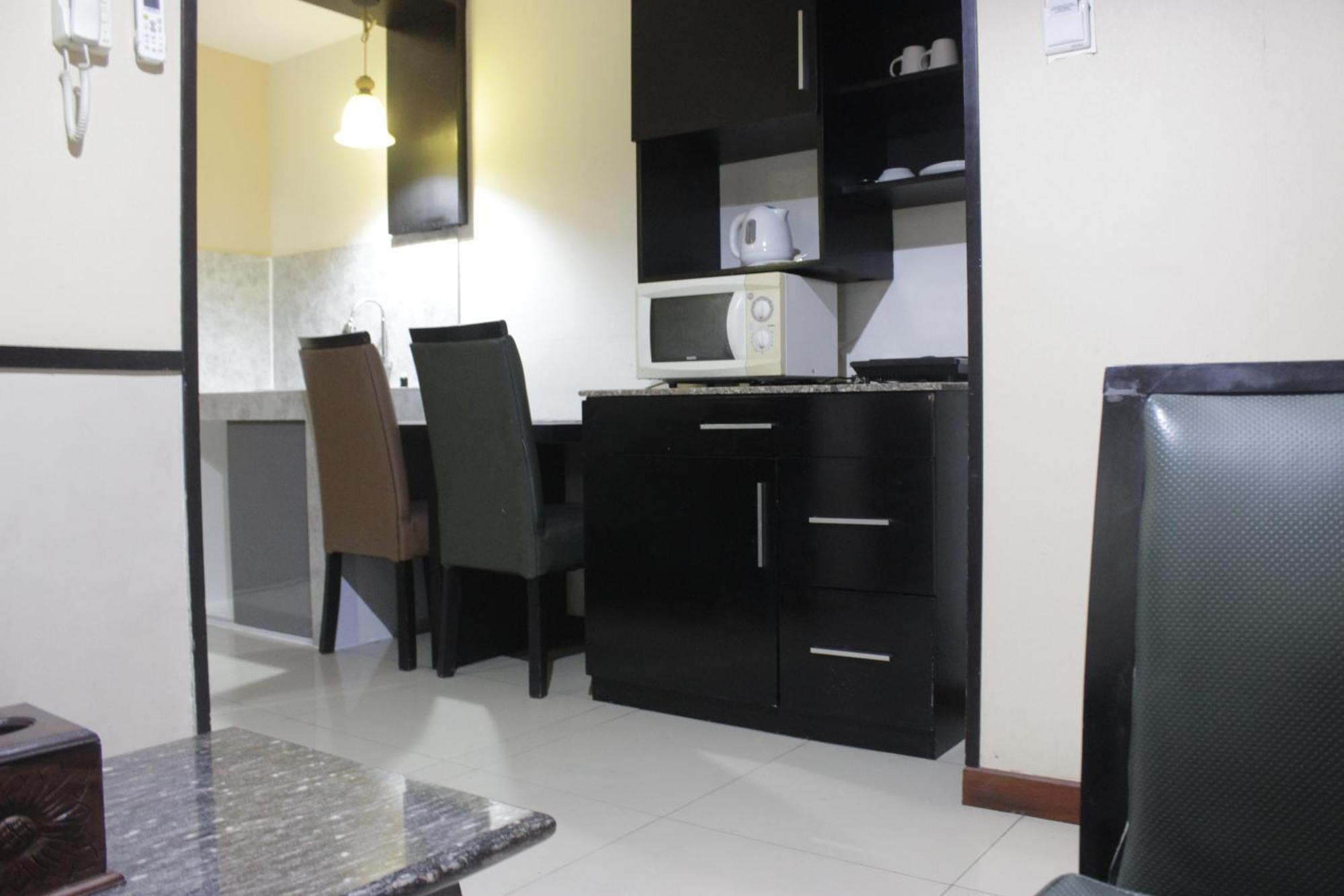 Apartemen Spacious 1br With Great View Marbella Dago Pakar By Travelio